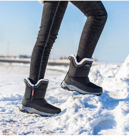 雪天出行 穿哪种鞋子有助于防滑防摔